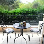 1-bedroom With Pool & Free Parking, 300 M To The Apartment *