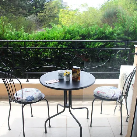 1-bedroom With Pool & Free Parking, 300 M To The Appartement *