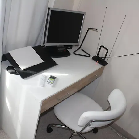 1-bedroom With Pool & Free Parking, 300 M To The Appartement *