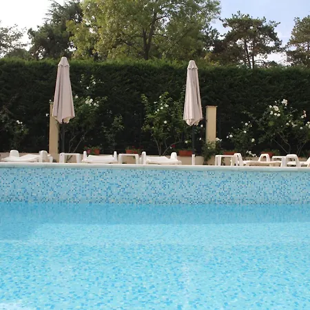 1-bedroom With Pool & Free Parking, 300 M To The Appartement Pomorie