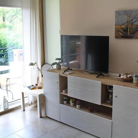 1-bedroom With Pool & Free Parking, 300 M To The بوموري