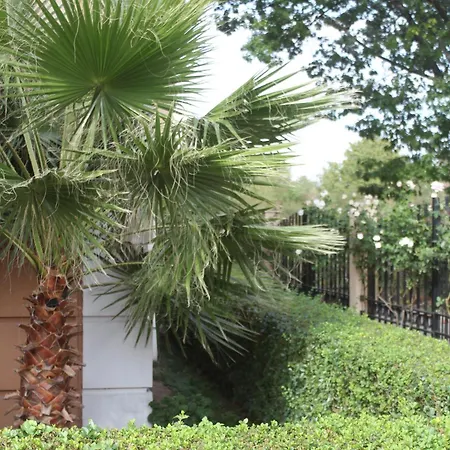 1-bedroom With Pool & Free Parking, 300 M To The Appartement