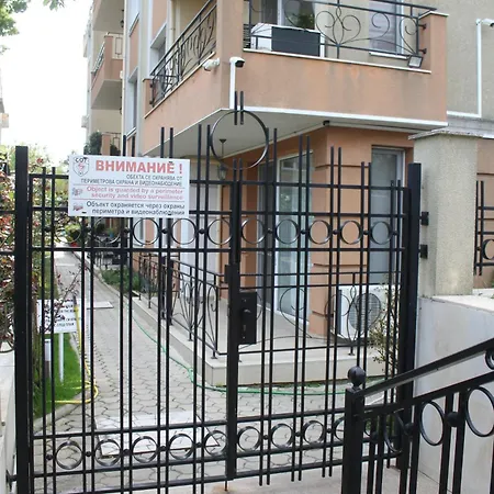 1-bedroom With Pool & Free Parking, 300 M To The بوموري